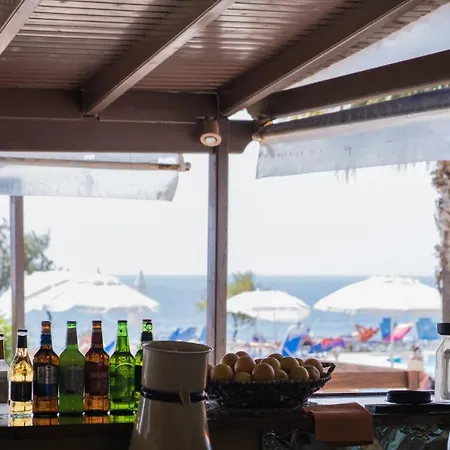 Lägenhetshotell Ananias Agios Georgios (Corfu)